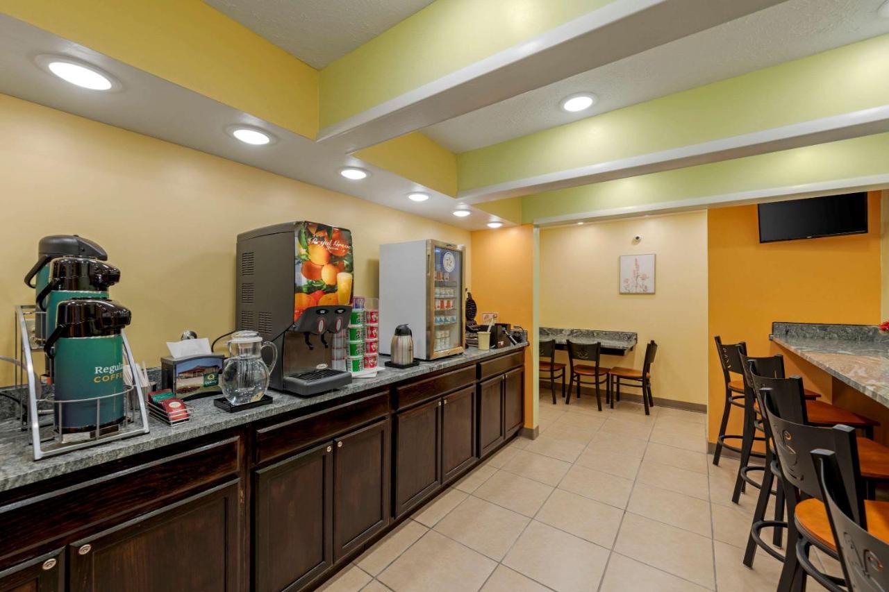 Quality Inn Hamilton Екстер'єр фото