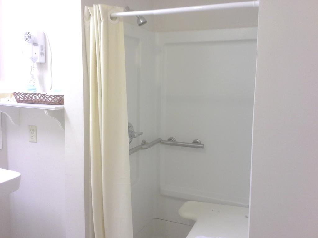Quality Inn Hamilton Екстер'єр фото
